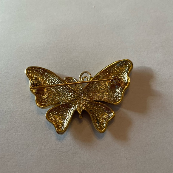 Gold butterfly pin - Picture 2 of 3